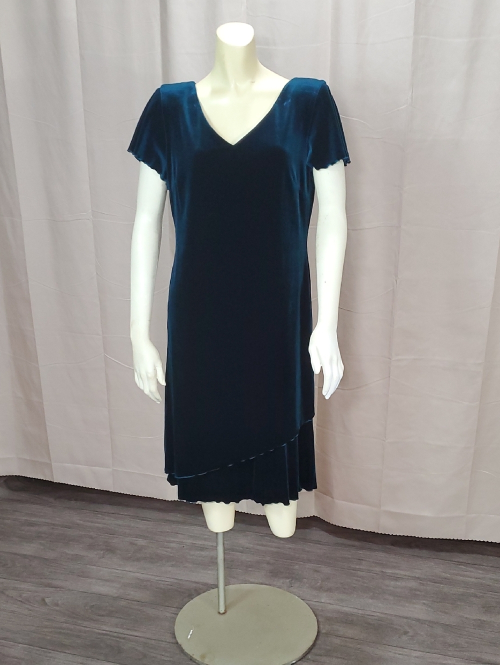 V-Neck Velvet Midi Dress in Deep Emerald Green